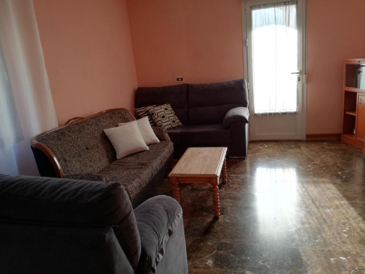 Alojamiento Romina Apartment Villanueva Del Arzobispo Luaran gambar